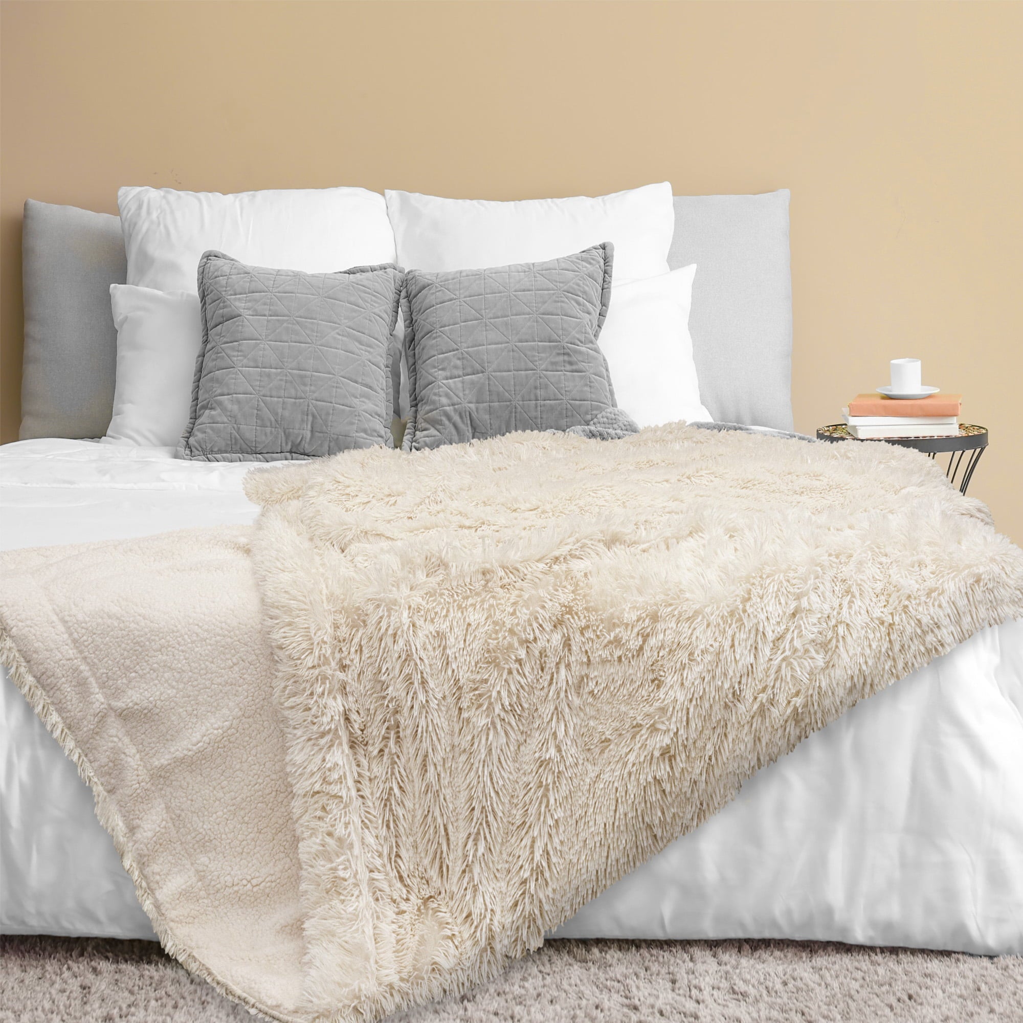 PAVILIA Soft Fluffy Faux Fur Bed Blanket， King， Cream Beige， Shaggy Furry Warm Sherpa Blanket Fleece Throw for Sofa， Couch， Decorative Fuzzy Plush Comfy Thick Throw Blanket， 90x108