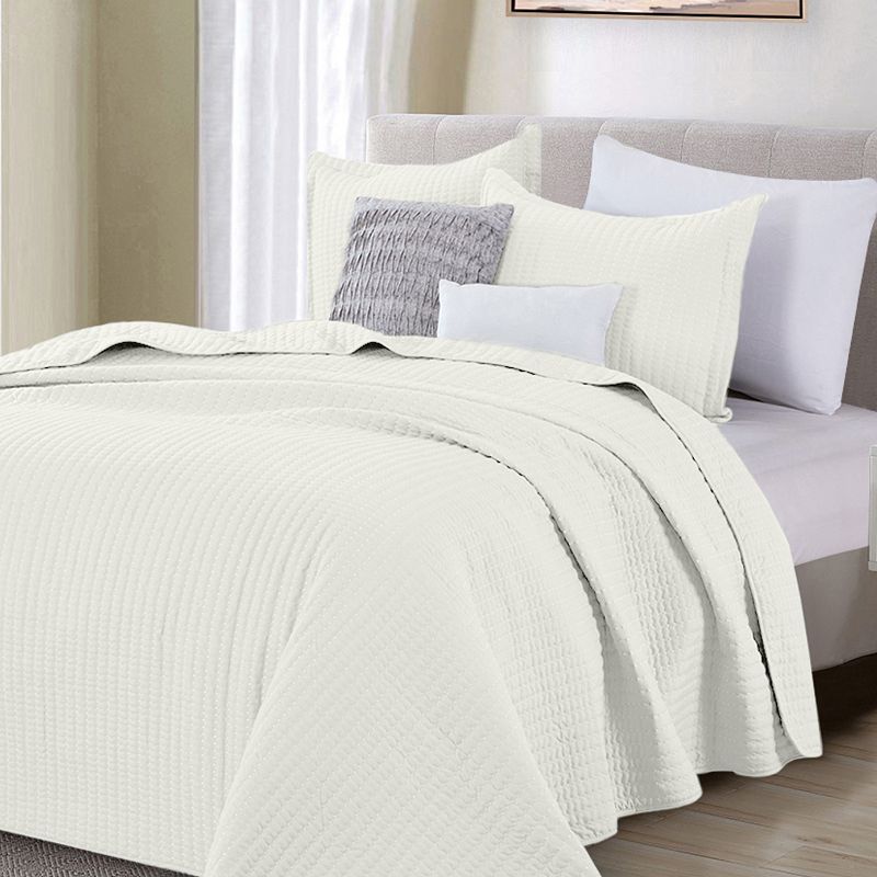 Madelinen® Alicia Basket Weave Quilt Set with Shams