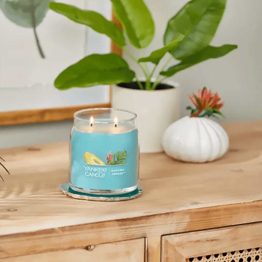 Yankee Candle  Signature Medium Jar Candle in Bahama Breeze™