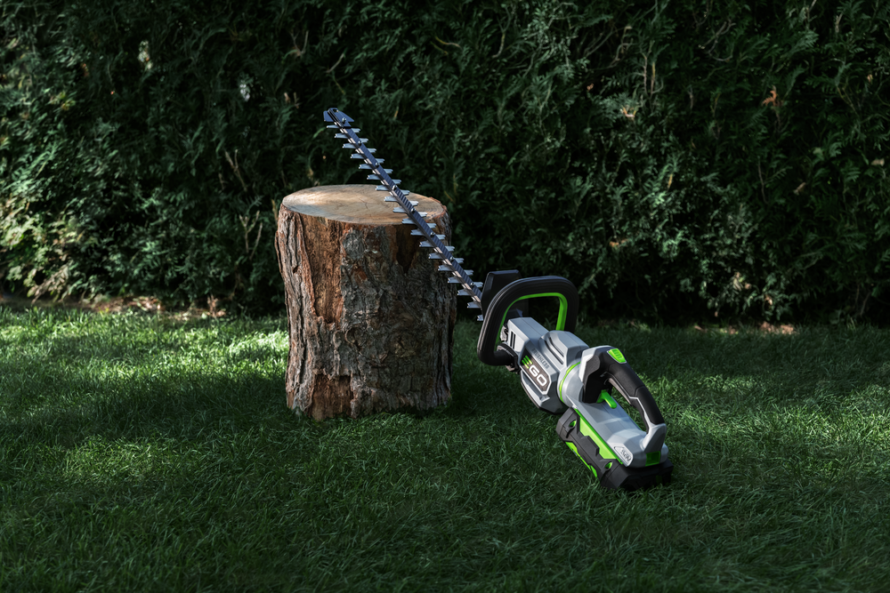 EGO POWER+ 26 Hedge Trimmer Kit with 2.5Ah Battery and Standard Charger HT2601 from EGO