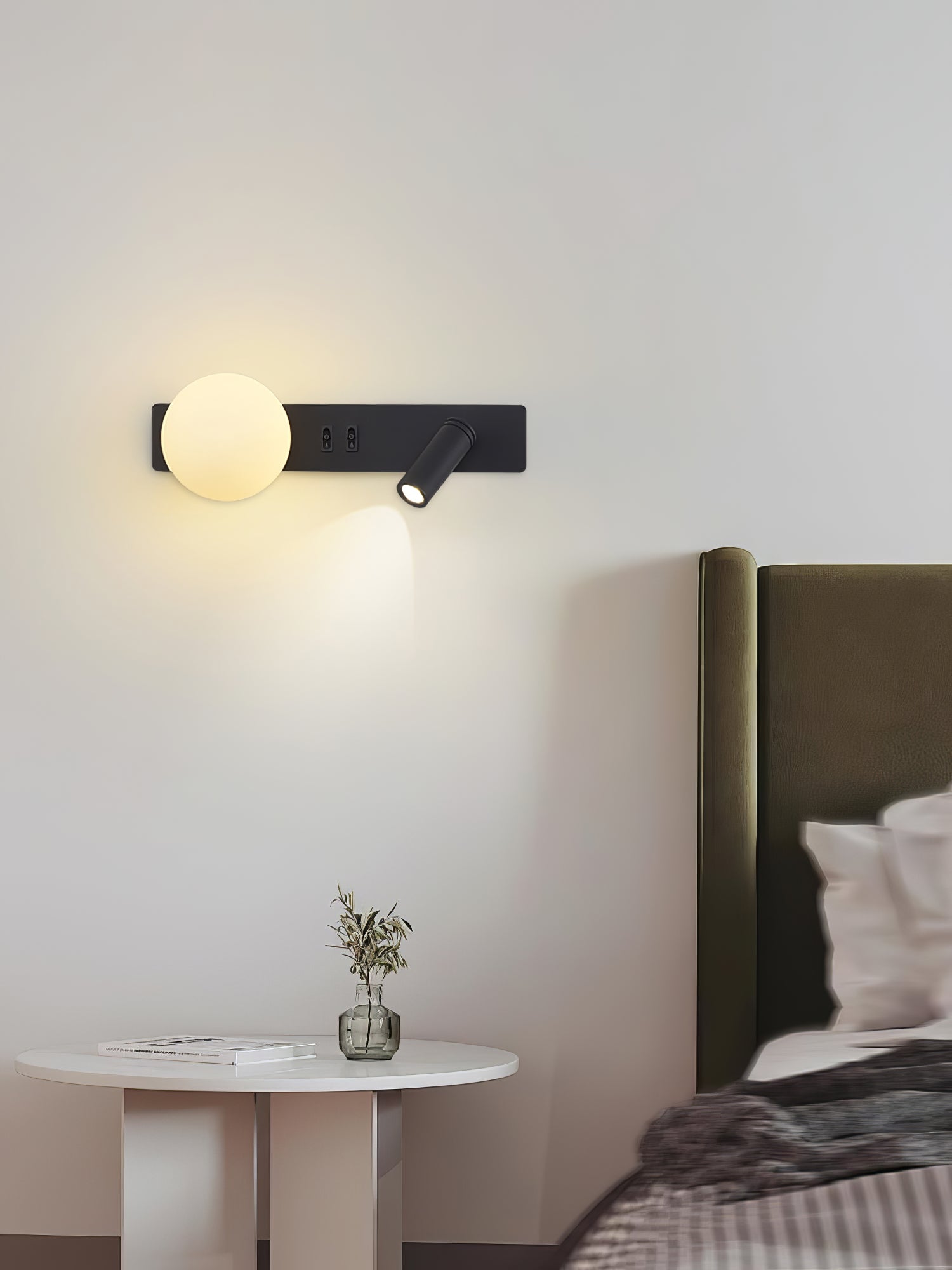 Glos Slim wall lamp