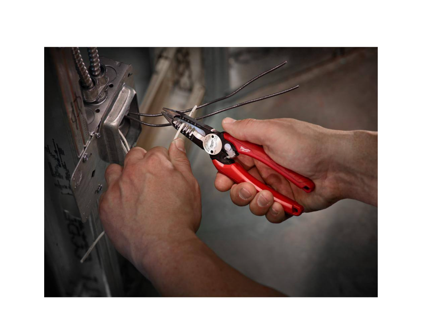 Milwaukee 48-22-8320-48-22-3079 20 in. PACKOUT Tote with 6-in-1 Wire Stripper Pliers