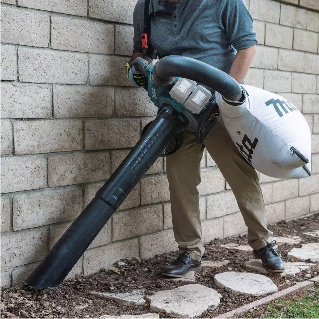 Makita 120MPH 473CFM 18V X2 (36V) LXT Lithium-Ion Brushless Cordless Blower with Vacuum Attachment Kit， Tool-Only (XBU04ZV)