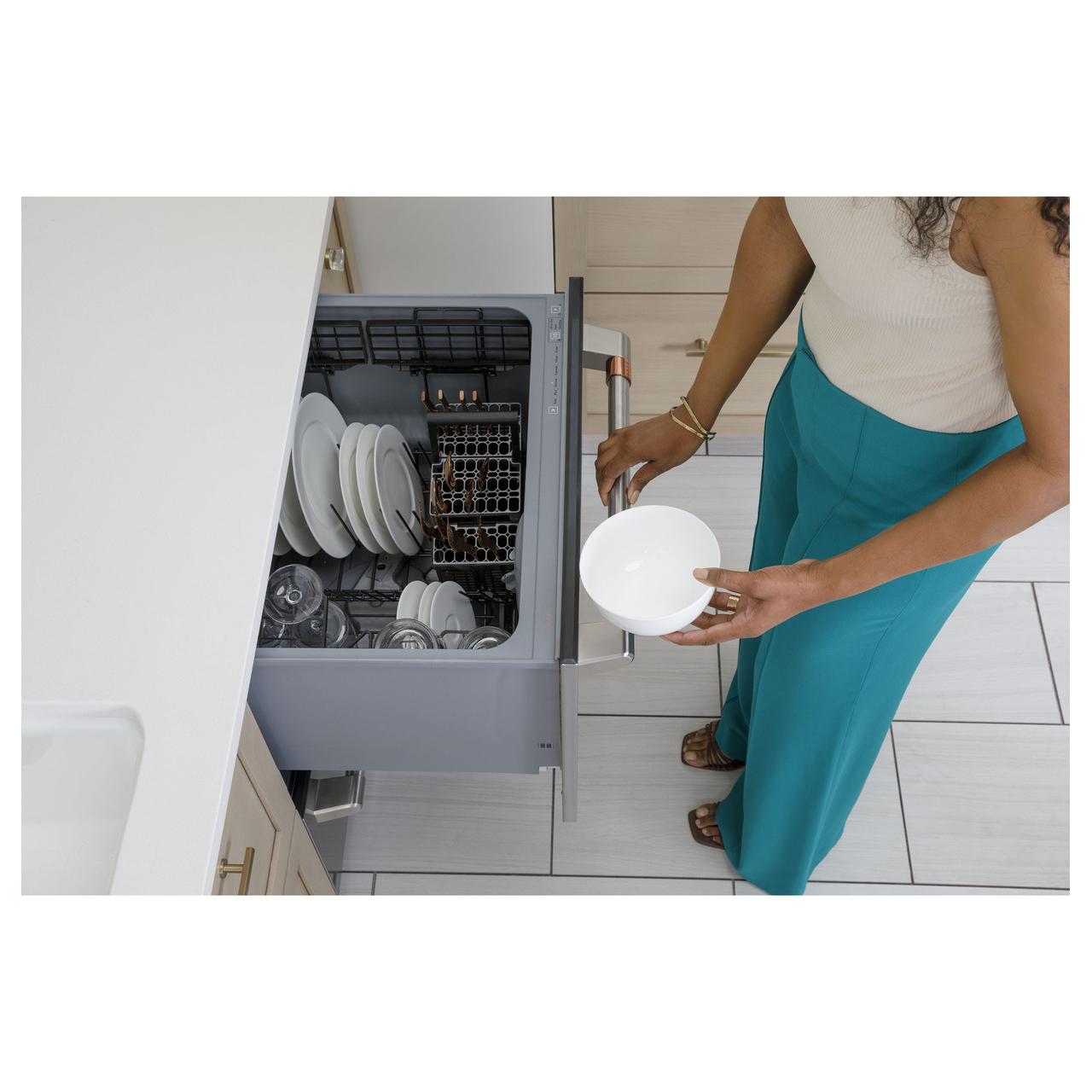 Café 24-inch, Built-in Dishwasher CDD420P2TS1