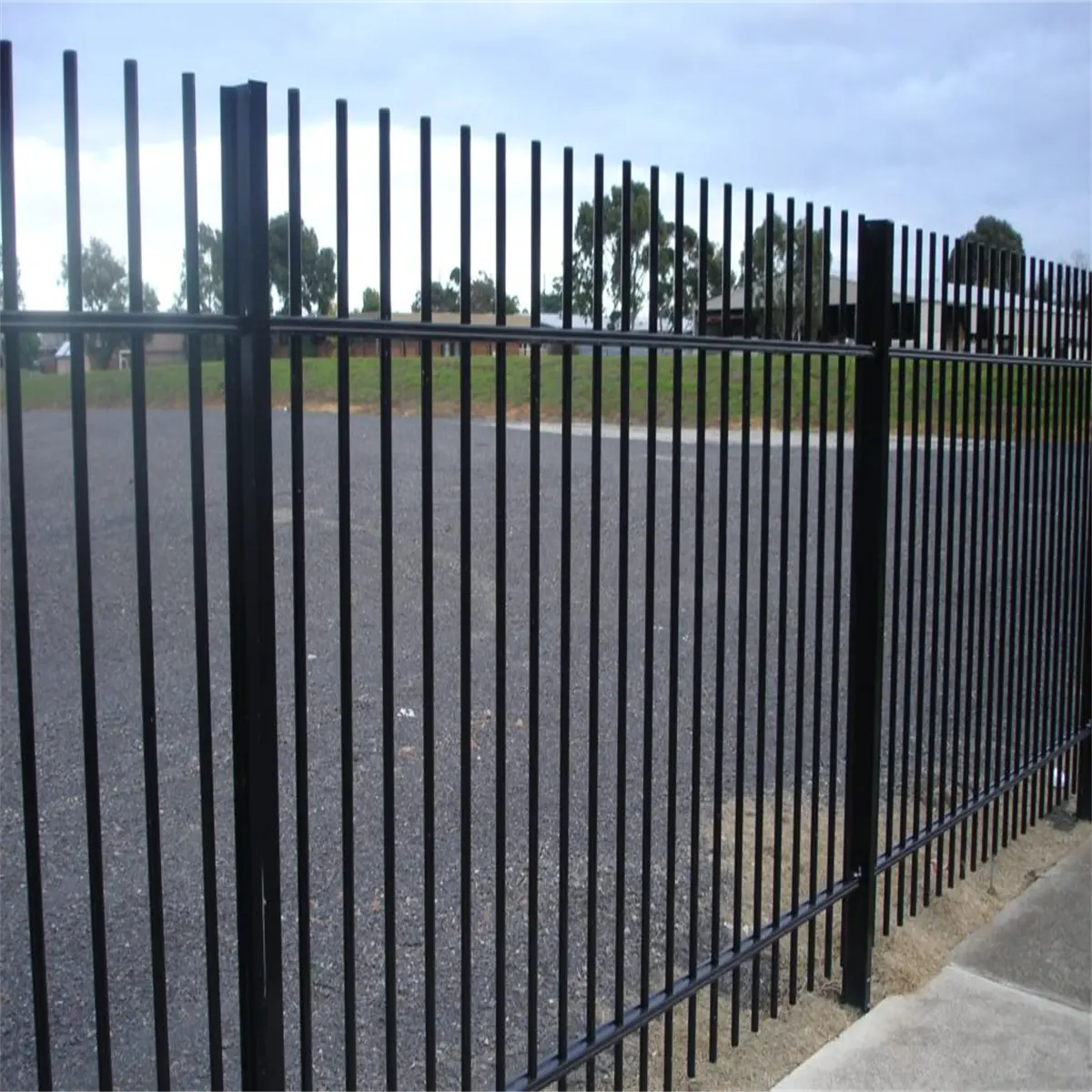 Sturdy and durable high end and high grade new outdoor garden fence