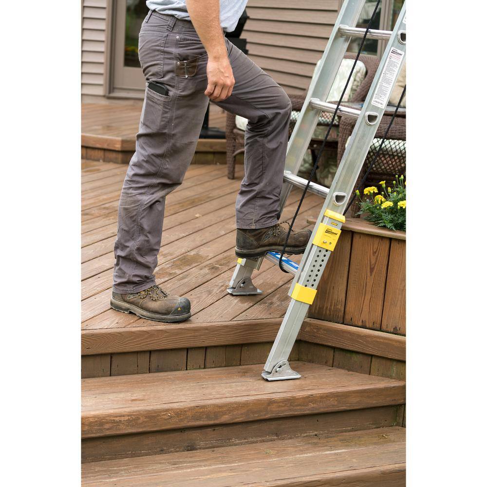 Werner 24 ft. Aluminum D-Rung Equalizer Extension Ladder with 250 lb. Load Capacity Type I Duty Rating D1824-2EQ