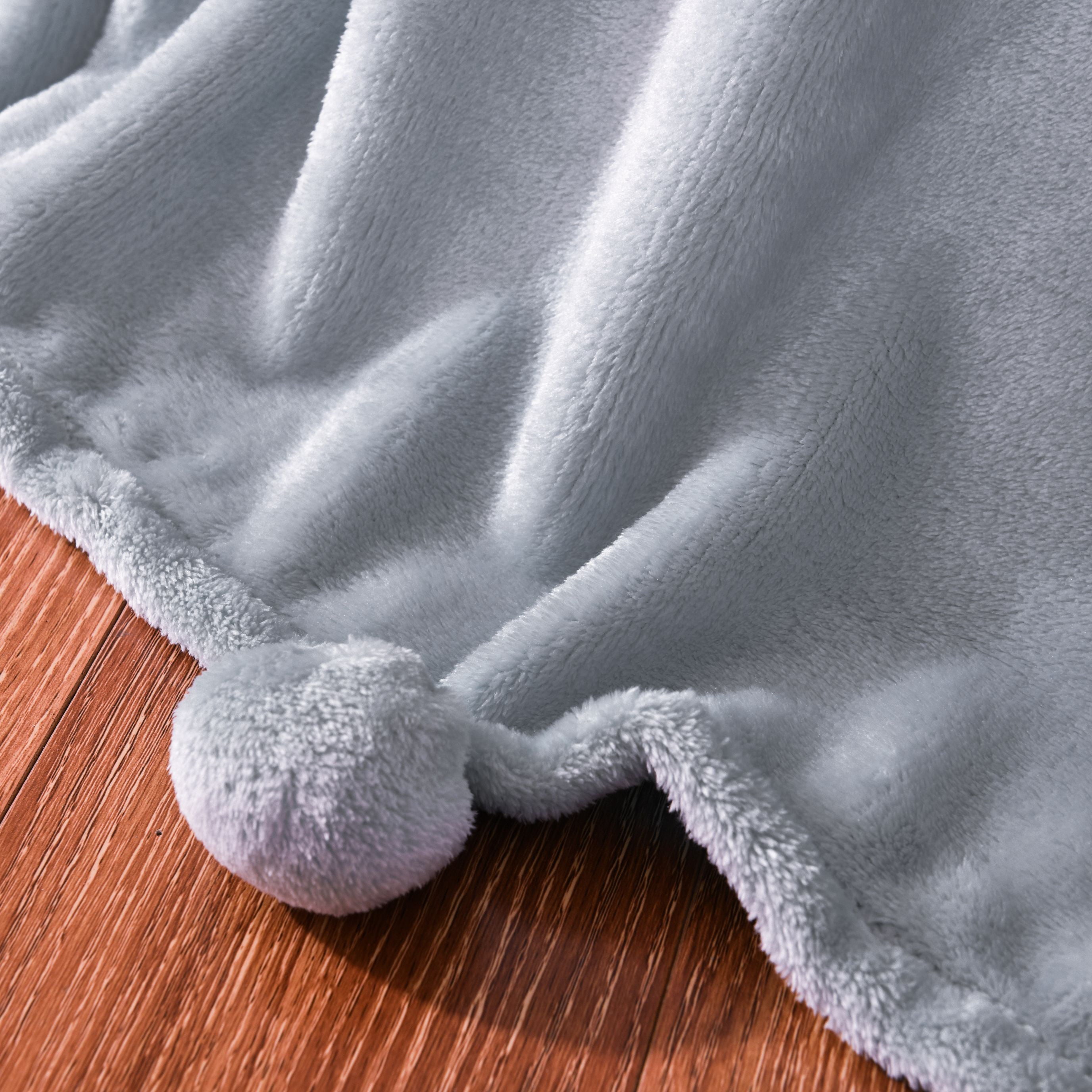 Mainstays Oversized Plush Throw with Poms， Soft Silver， 50