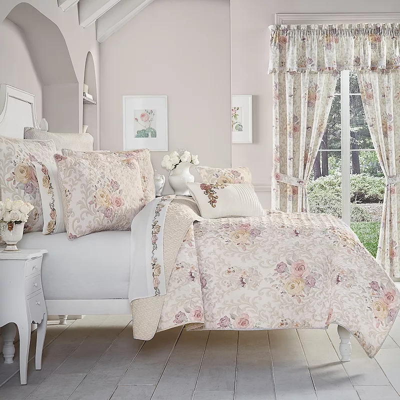 Royal Court Chardonnay Quilt Set with Shams