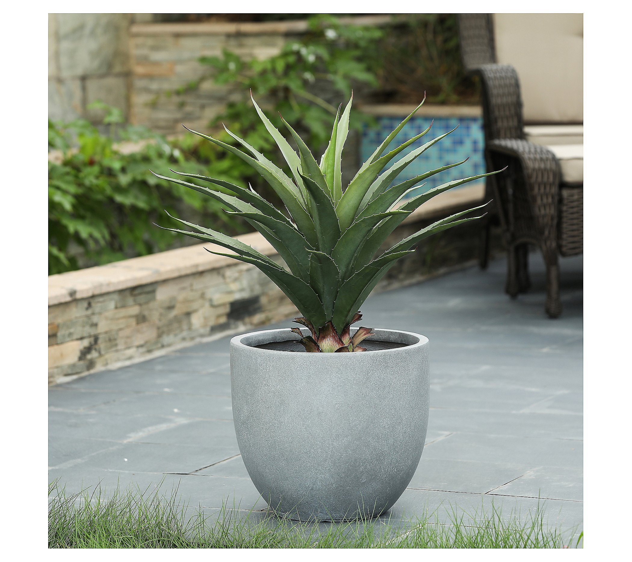 Luxen Home Light Gray 17 Round Planter