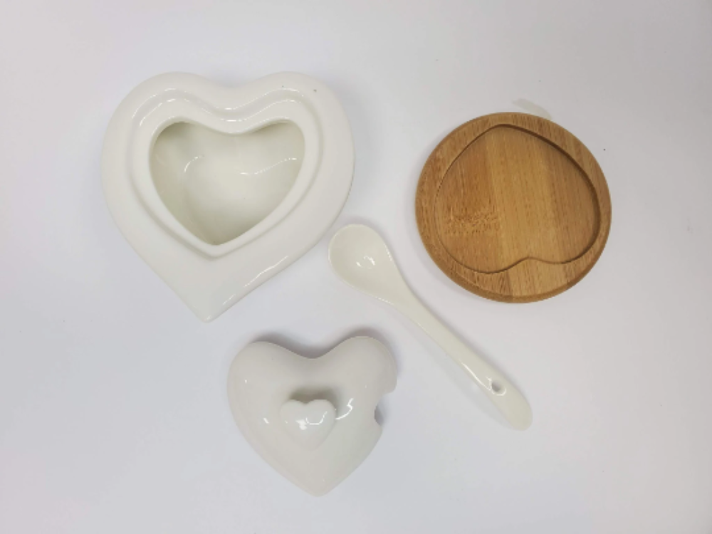 Debora Carlucci White Porcelain Heart Shaped Sugar Holder With Spoon And Lid On Bamboo Base