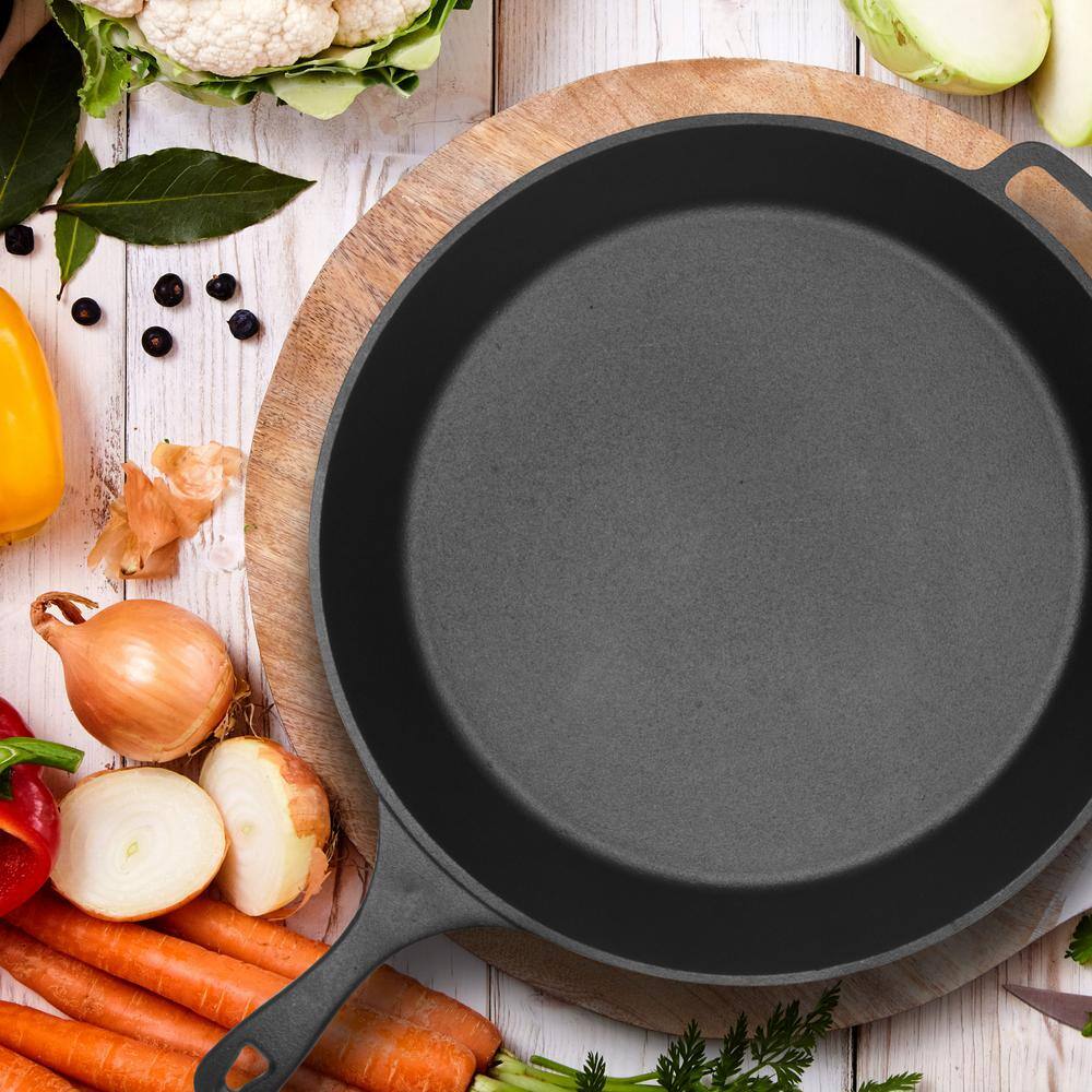 Commercial CHEF Pre-Seasoned 15 in. Cast Iron Skillet CHFS1500