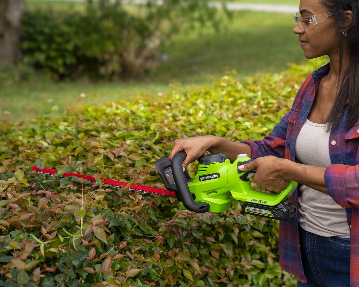 24V 22-Inch Cordless Hedge Trimmer | Greenworks Tools