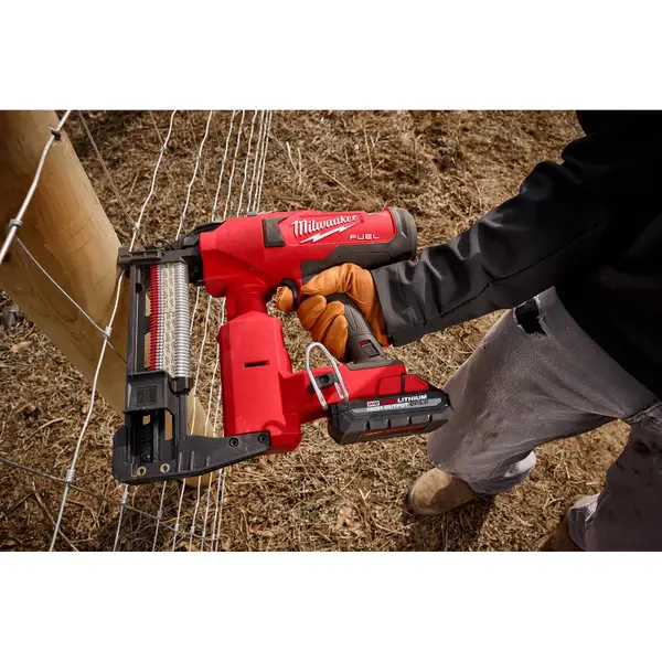 Milwaukee M18 FUEL Utility Fencing Stapler