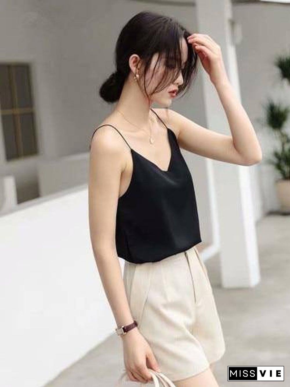 Korean Chiffon Top Women Woman V-neck Satin Tank Top Woman Sleeveless Vest Tops Tees Plus Size Sexy Women White Top Ladies Camis