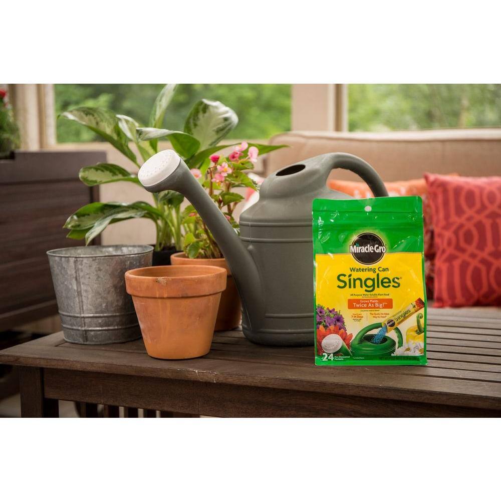 Miracle-Gro Watering Can Singles Water-Soluble Plant Food Packets (24-Pack) 1013202