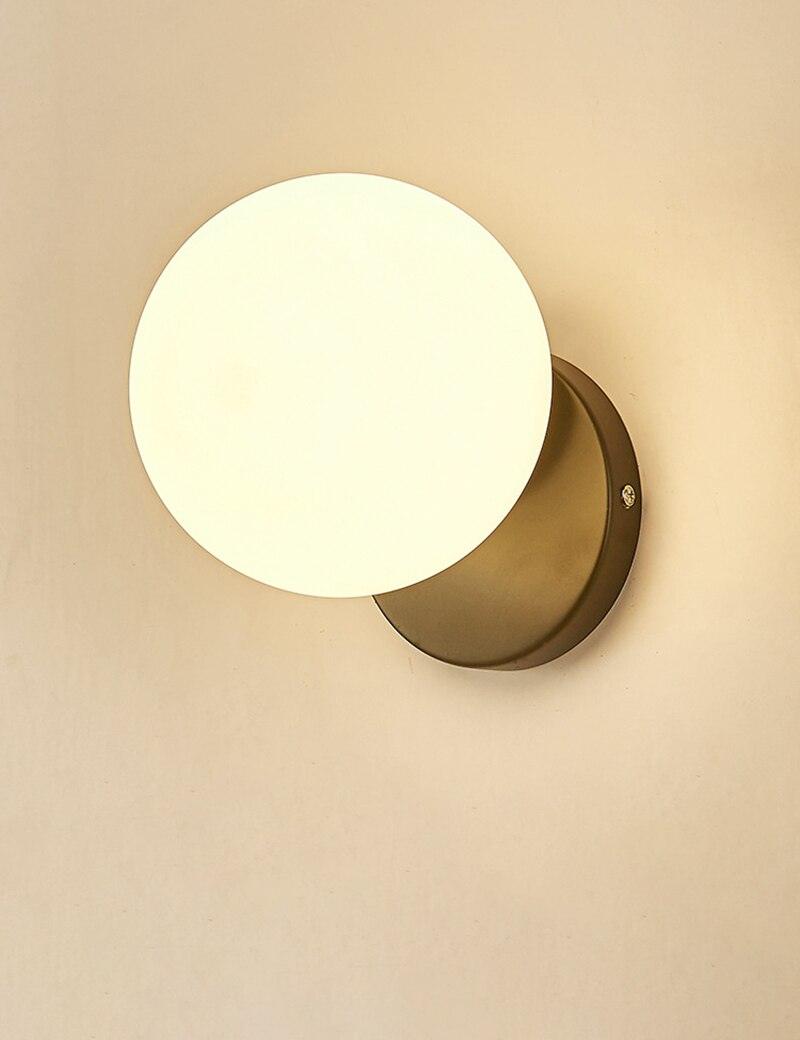 Tip of The Tongue Wall Lamp