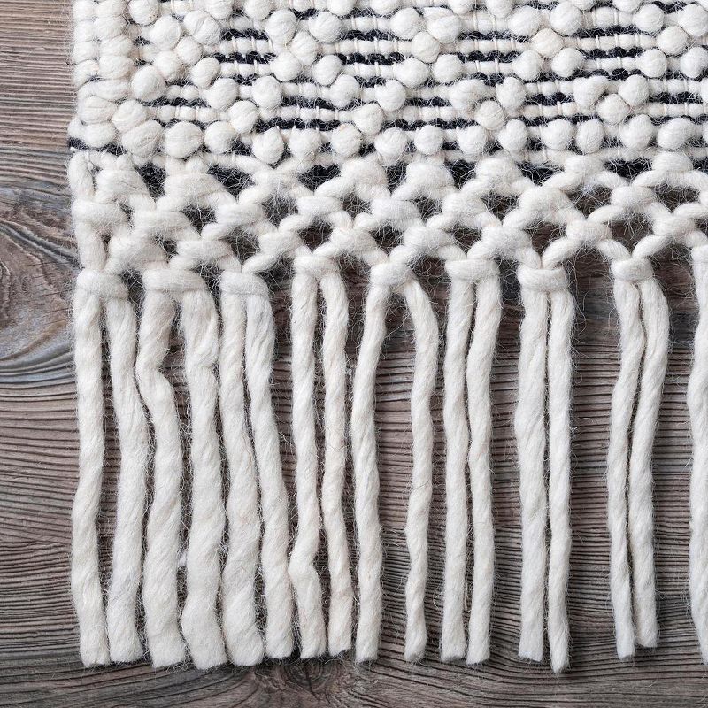 nuLOOM Tenley Hand Woven Transitional Tassels Area Rug