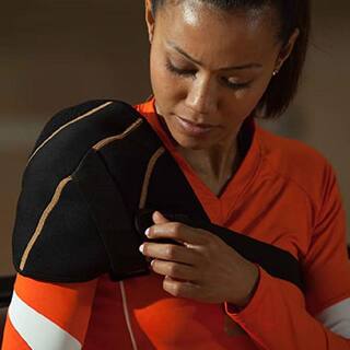 COPPER FIT Copper Infused Adjustable Compression Shoulder Wrap with Gel Pack in Black CFRRSHD