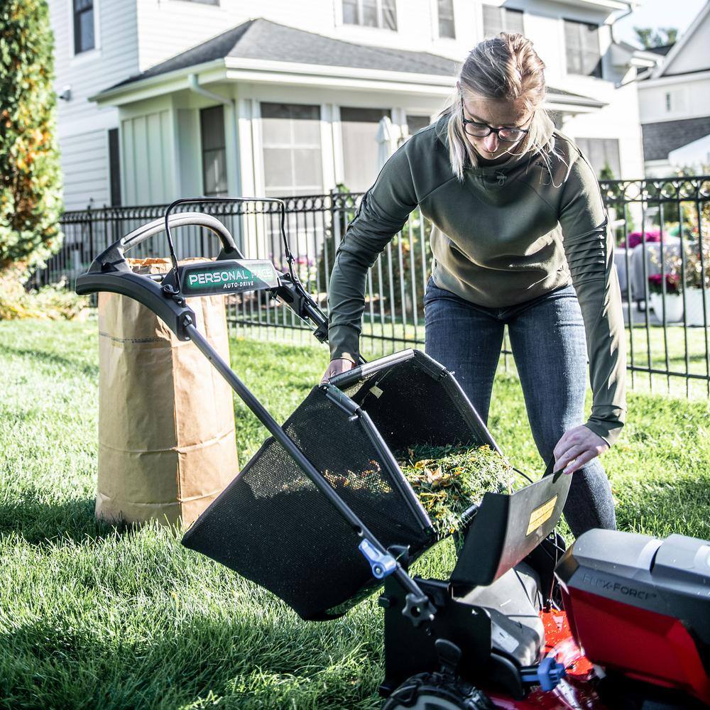 Toro Recycler 22 in. SmartStow 60-Volt Max Lithium-Ion Cordless Battery Walk Behind Mower 7.5 Ah BatteryCharger Included 21468