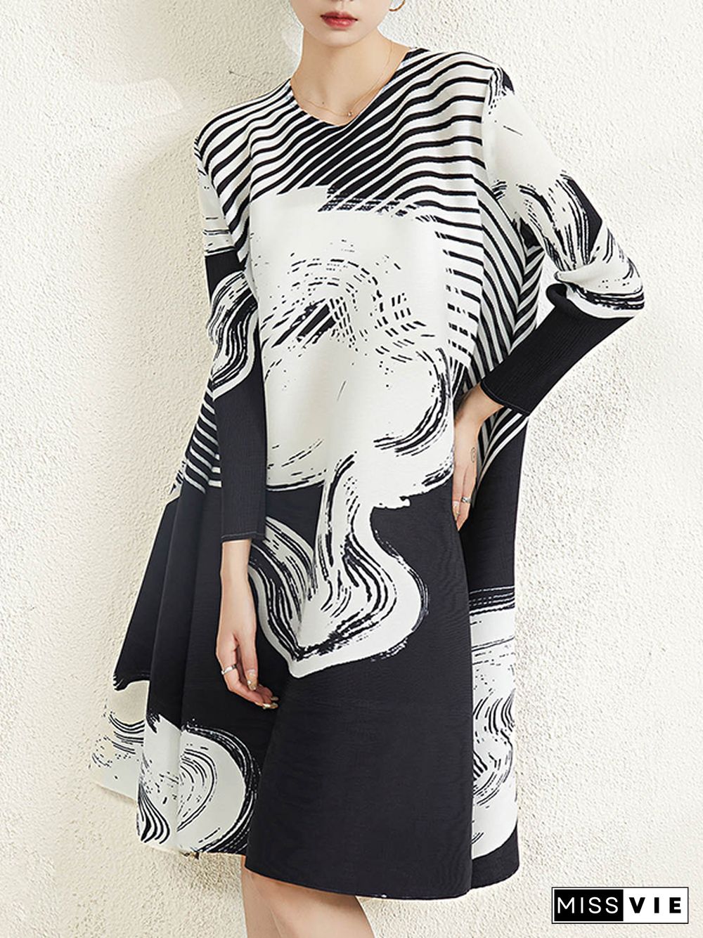 Long Sleeves Loose Pleated Printed Round-Neck Midi Dresses