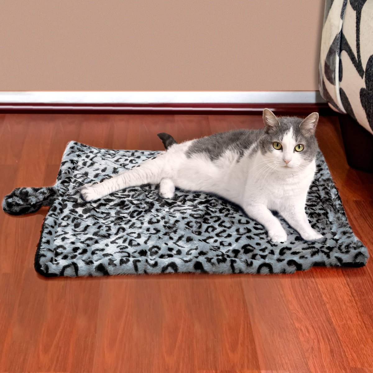 Paws and Pals Leopard Thermal Self Warming Dog and Cat Mat