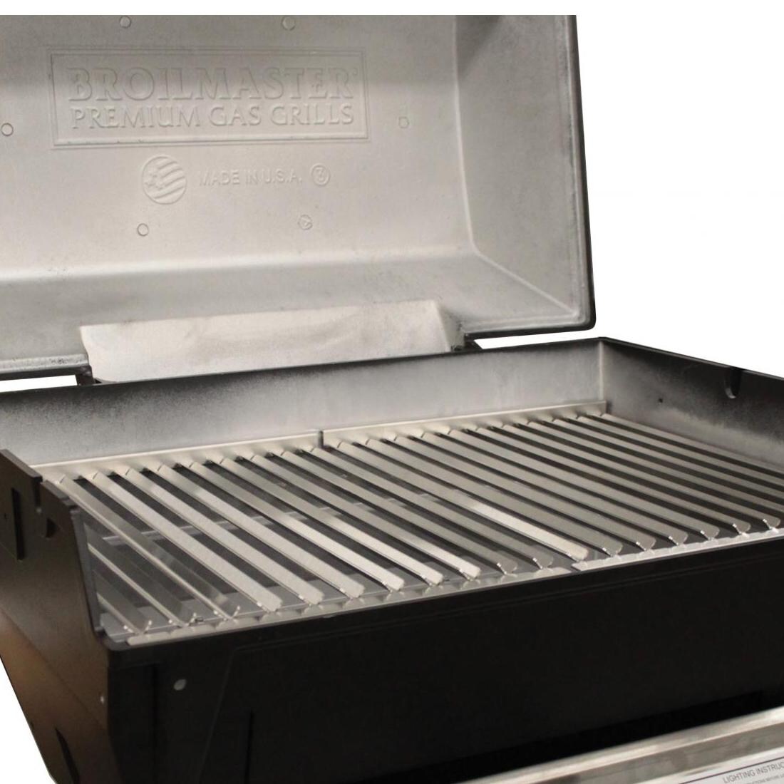 Broilmaster R3N Infrared Natural Gas Grill On Stainless Steel Patio Post