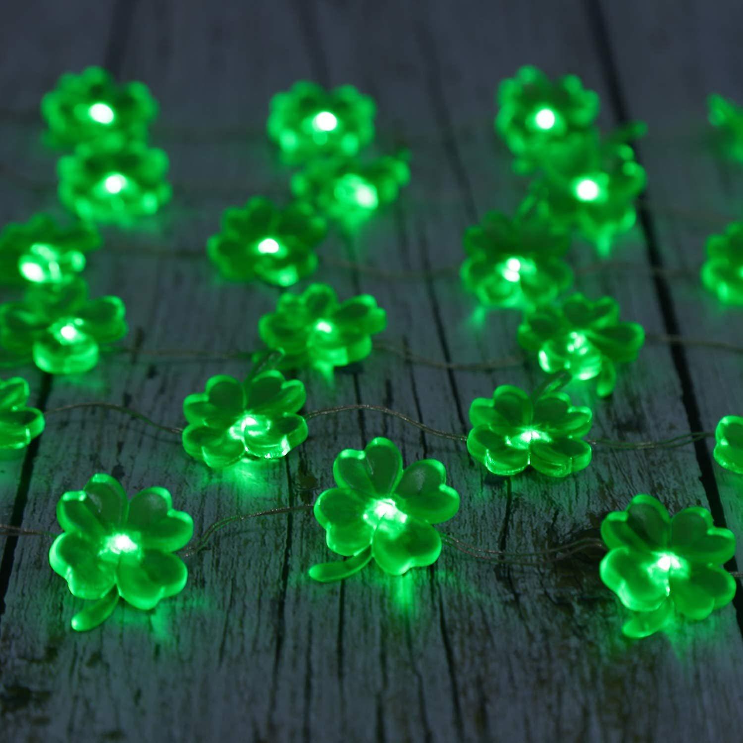 St Patrick's Day Party Favors， Light Up Lucky Clover Glowing Necklace 8 Leds Shamrocks Set Of 2 With Multi Flashing Options For Parade Spring Green De