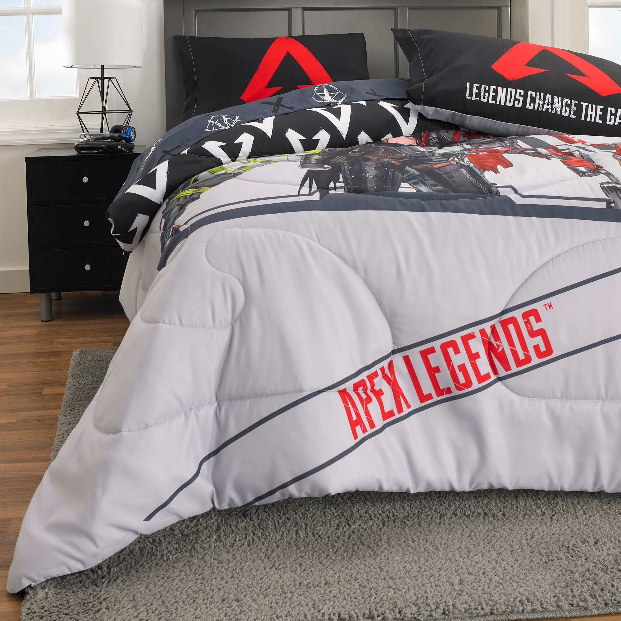 Apex Legends Twin Bed in a Bag， Gaming Bedding， Comforter and Sheets， Grey