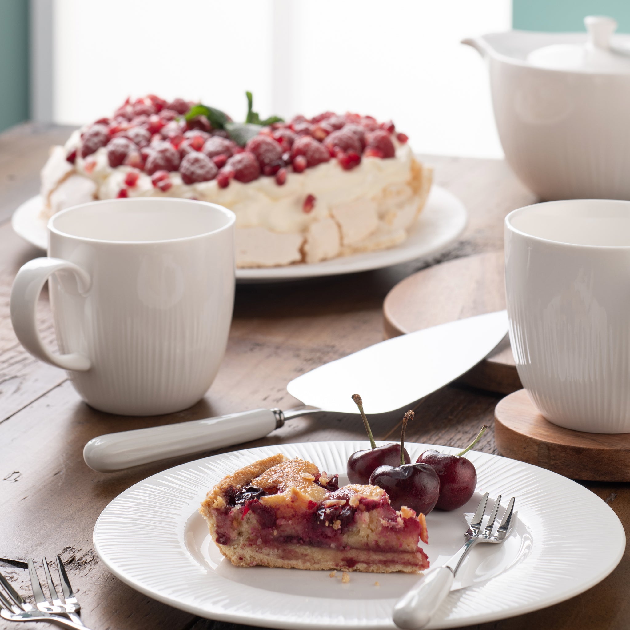 Belleek Living Erne Pastry Set