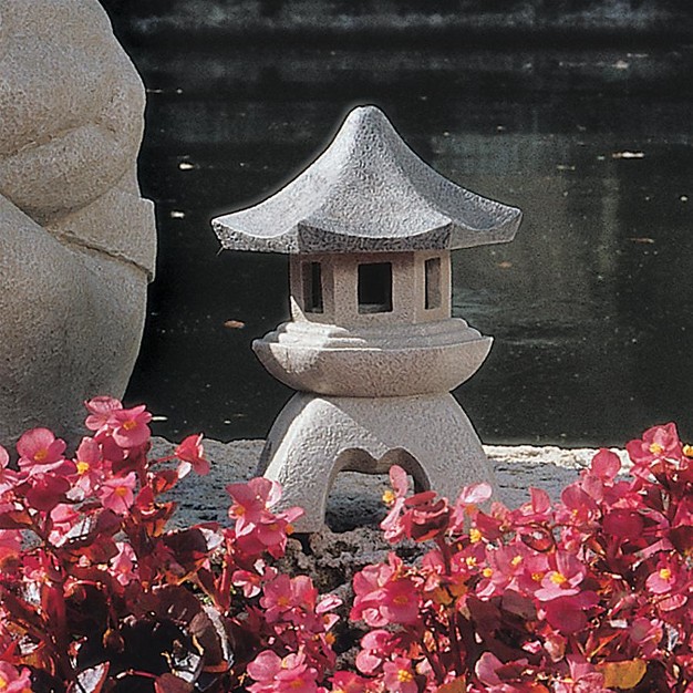 Design Toscano Pagoda Lantern Sculpture