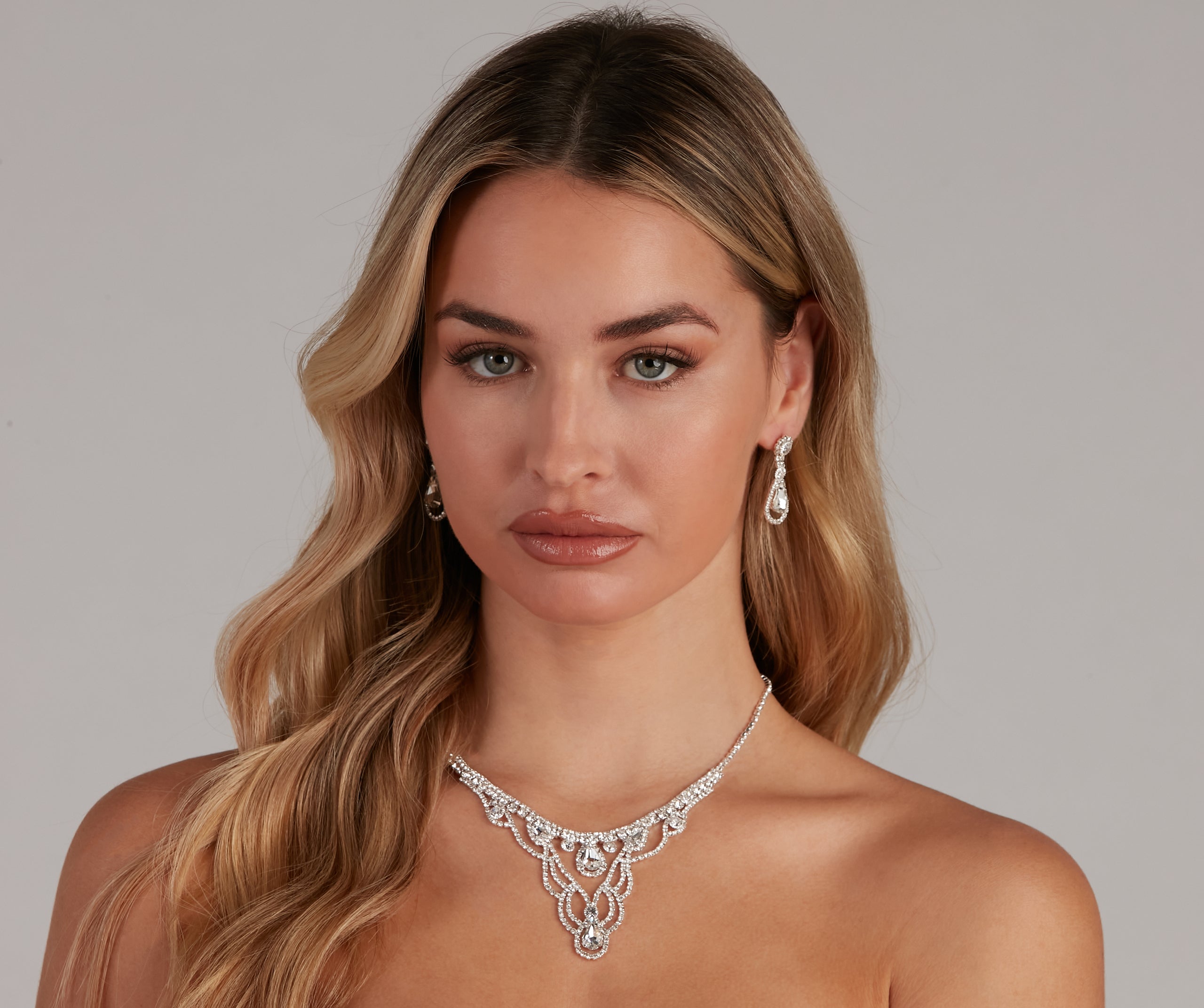 Queen For A Night Teardrop Necklace Set