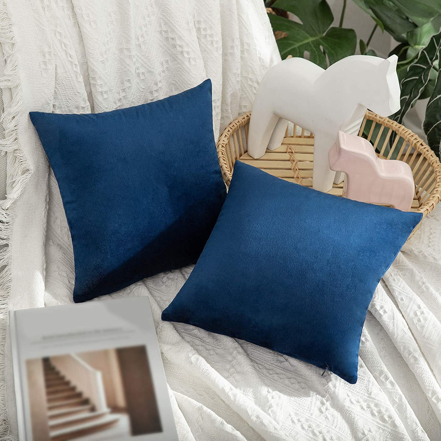 Set of 2 Decorative Throw Pillow Covers, Velvet Cushion Covers, Solid Throw Pillow Cases for Couch Bed Car, 18 x 18 Inch 45 x 45 cm