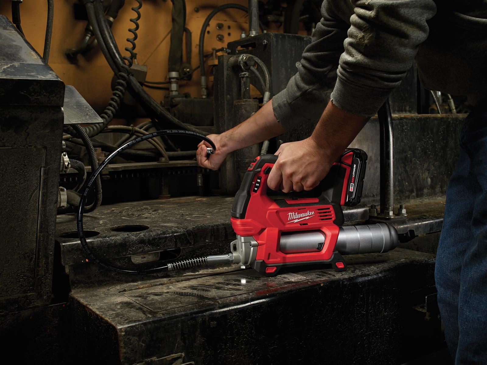 Milwaukee Tool 2646-22CT Milwaukee M18 Cordless 2-Speed Grease Guns