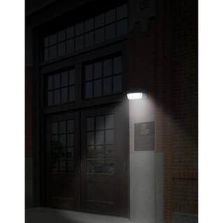 LUTEC Bronze Outdoor Integrated LED Dusk-to-Dawn Flood Light 6301S-PHO