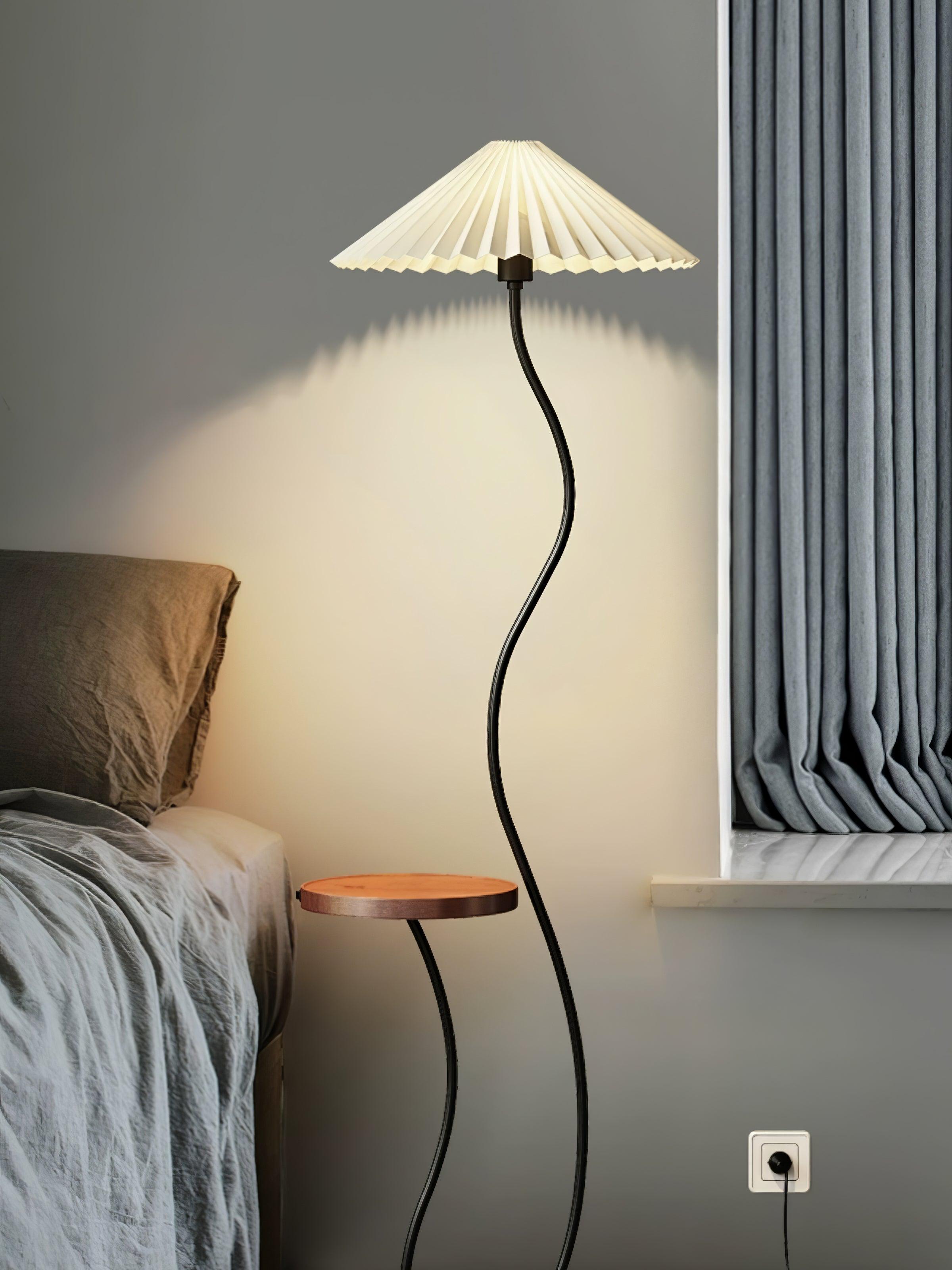 Curvatura Floor Lamp