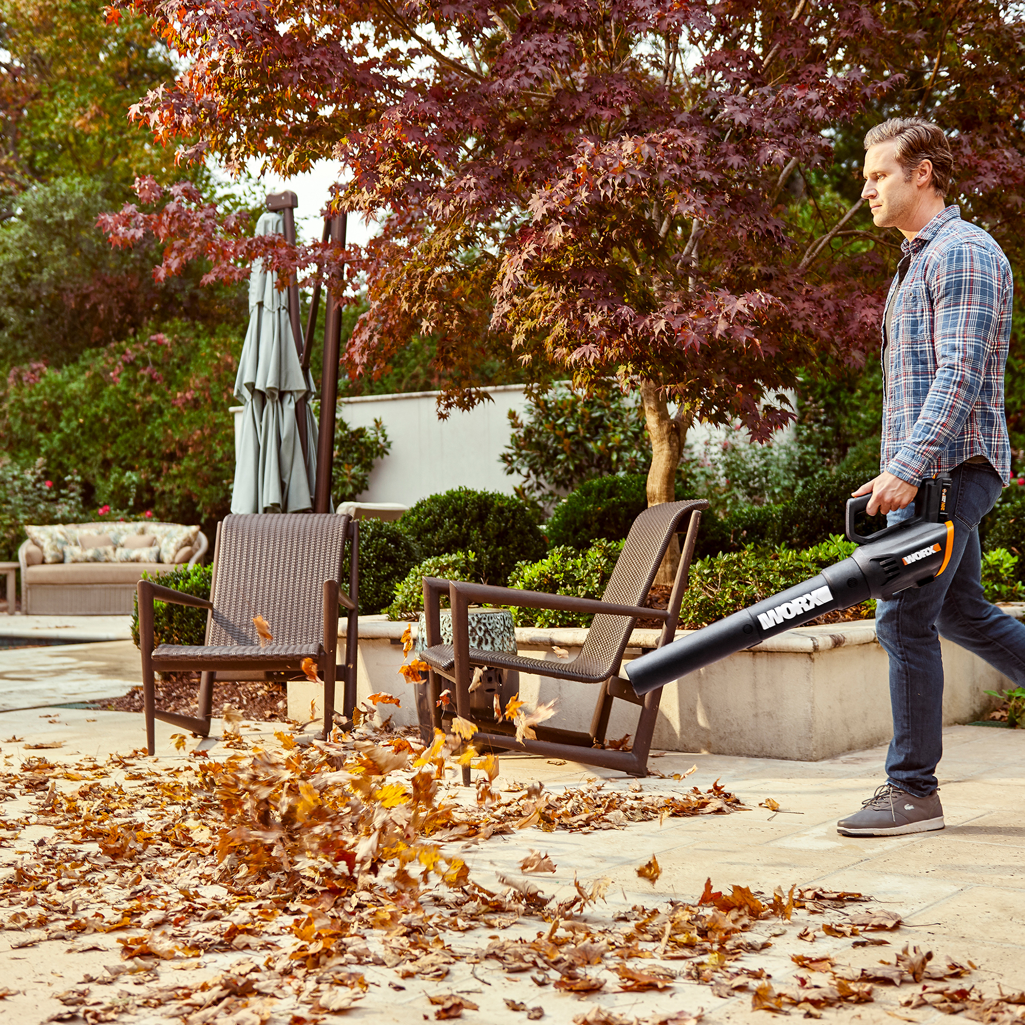 Worx WG915 Power Share 20V 10 in. Cordless Battery Chainsaw and Leaf Blower Combo Kit (Battery and Fast Charger Included)