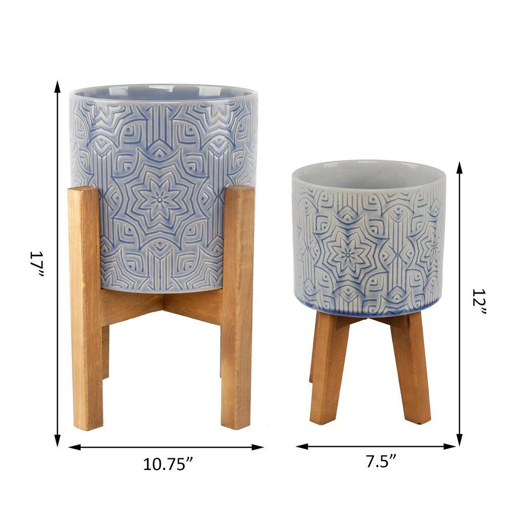 Flora Bunda 10 in. x 8 in. Star Ceramic Planter on Wood Stand， (Set of 2) CT1385E2-GSBL