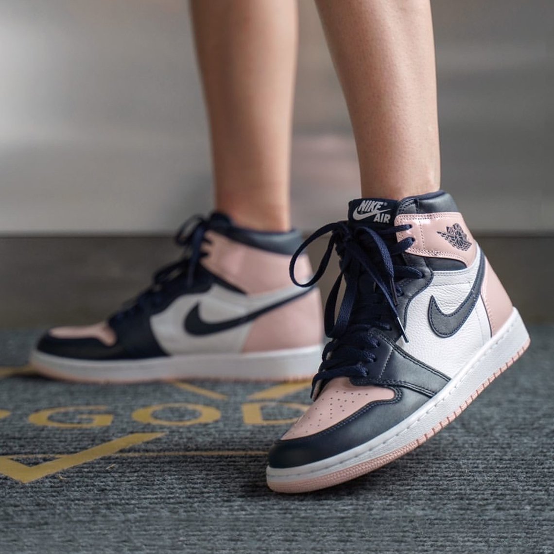 Wmns Air Jordan 1 Retro High OG SE 'Atmosphere' DD9335-641