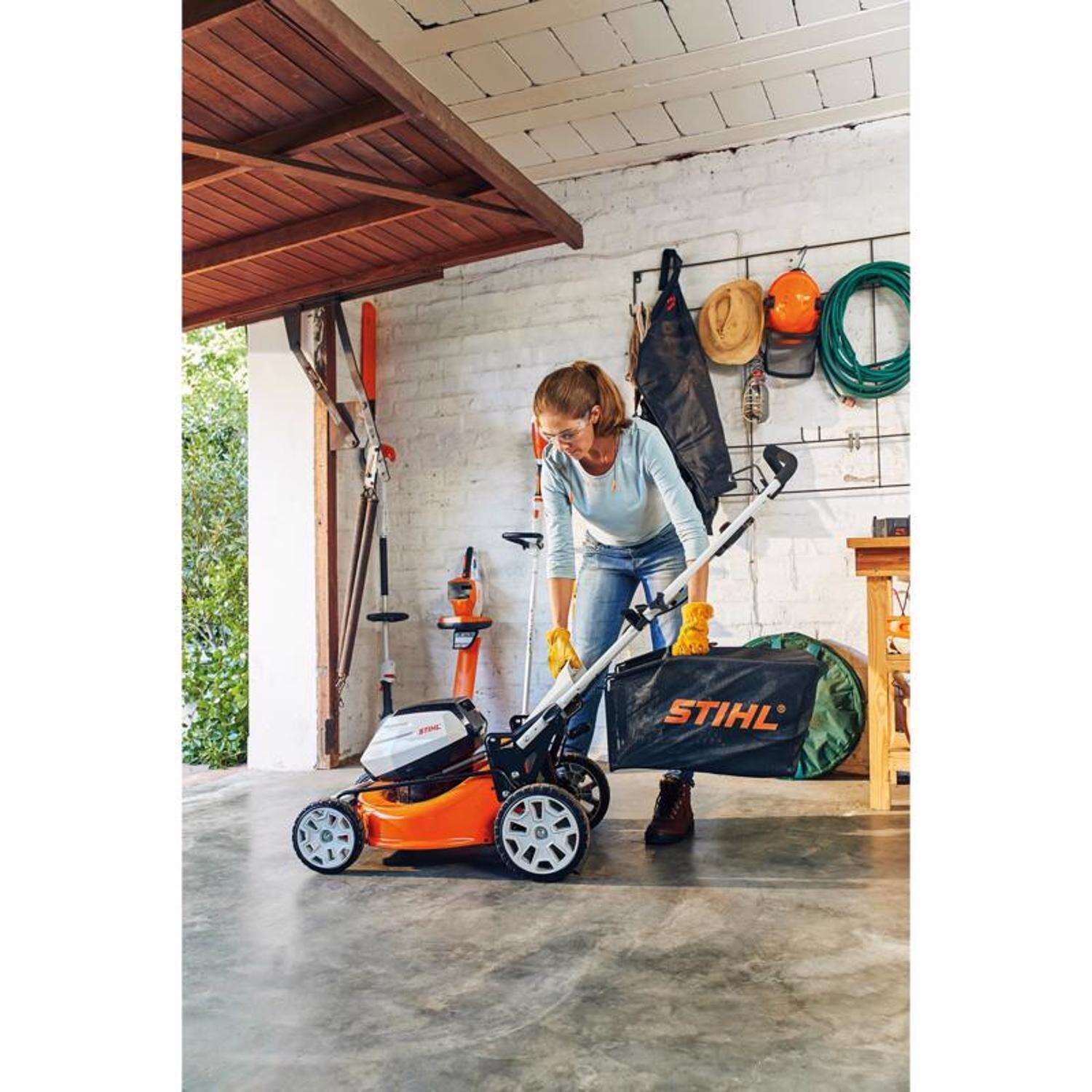 STIHL RMA 460 19 in. Battery Lawn Mower Kit (Battery and Charger)