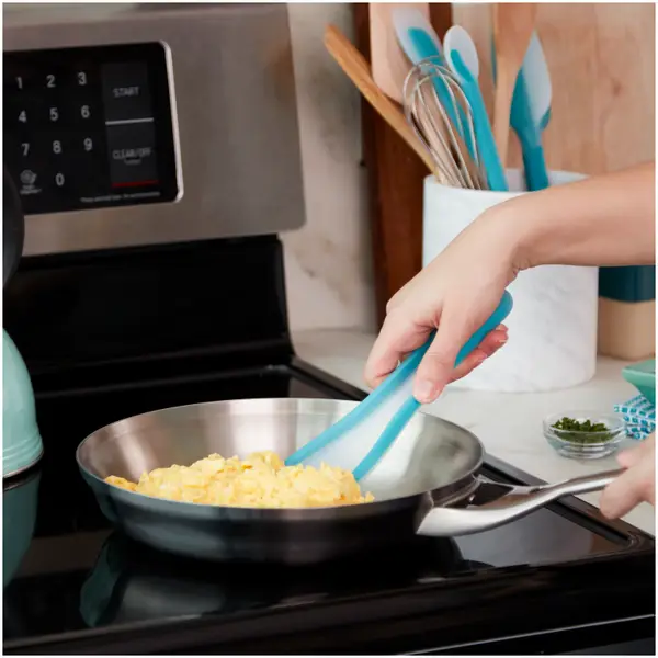 Wilton Versa-Tools Silicone Squeeze， Spread and Pour Spatula for Cooking and Baking