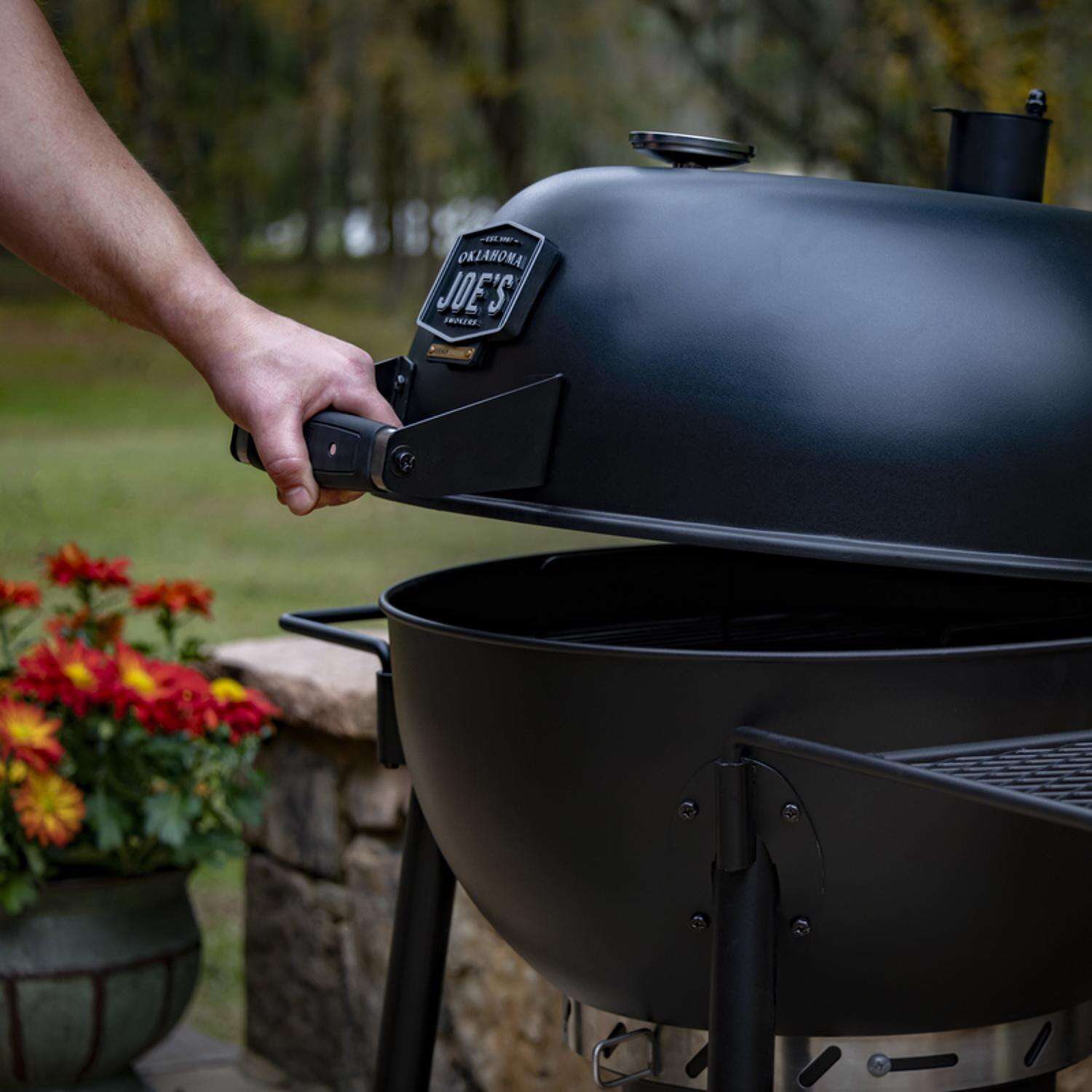 Char-Broil 21.5 in. Blackjack Charcoal Grill Black