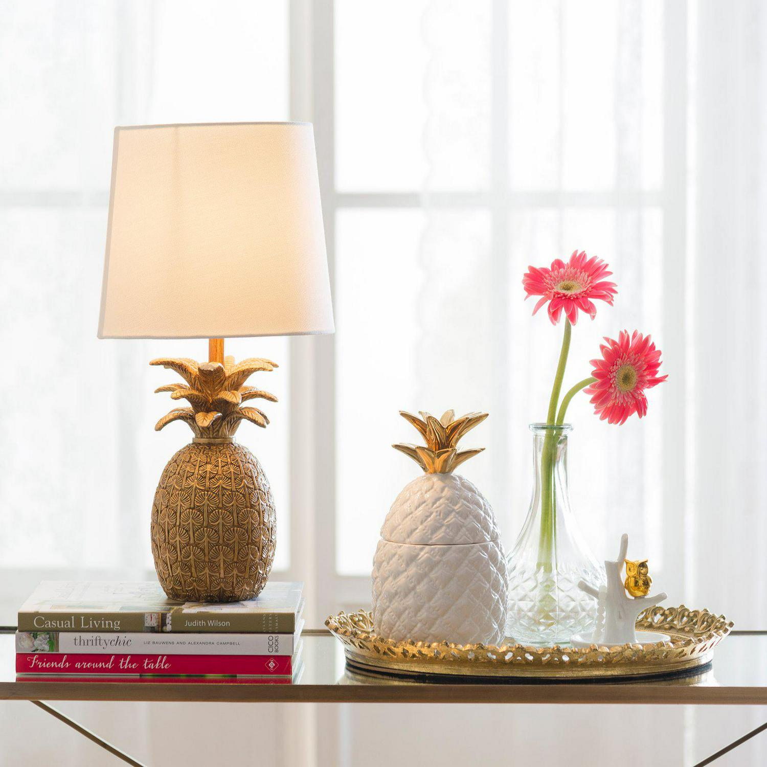 Desert Fields Resin Pineapple Table Lamp with Shade， 9 x 4.75 x 18 ， Black and Natural