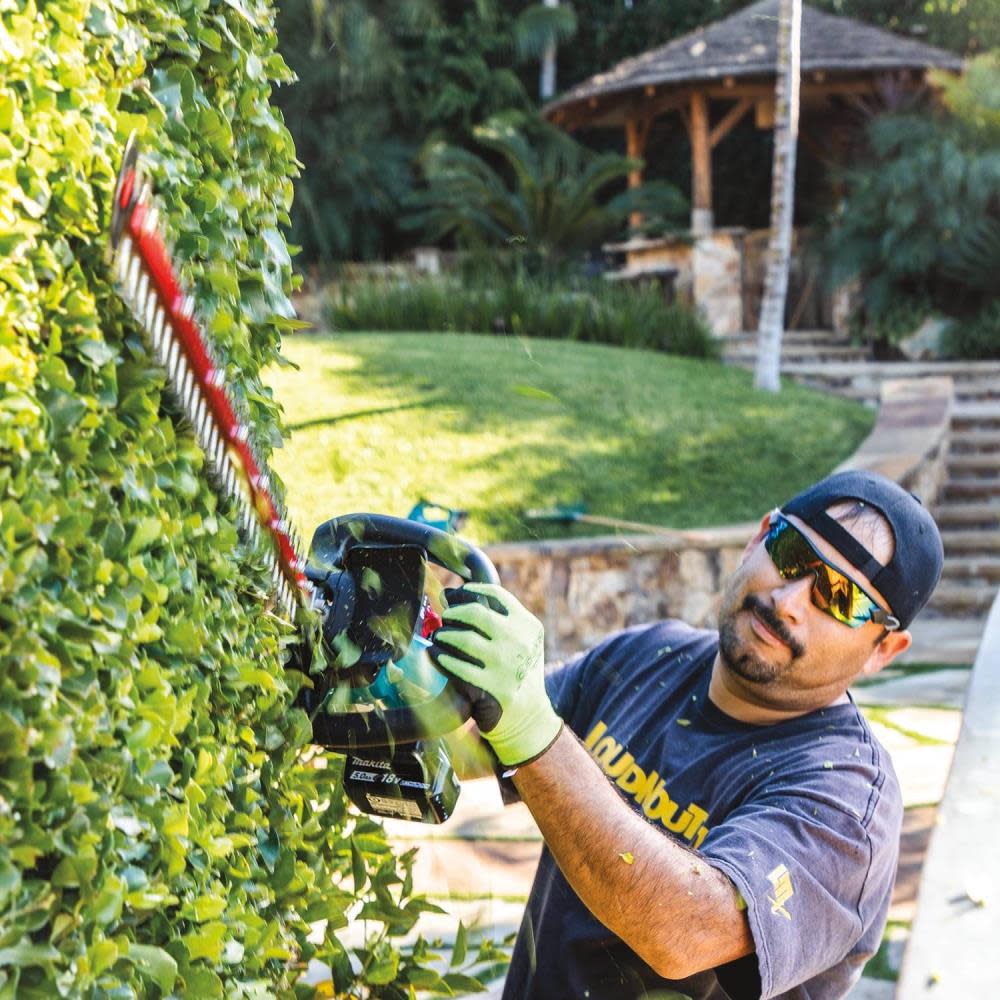 18V LXT? Lithium-Ion Brushless Cordless 30 Hedge Trimmer Kit (5.0Ah) ;