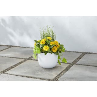 Vigoro 10 in. Amaliya Medium Textured White Plastic Planter (10 in. D x 8.1 in. H) HUPS00593N-10W