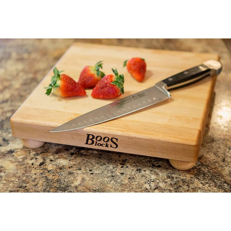 John Boos 12 Inch Wide Flat Edge Grain Cutting Board with Feet， Maple Wood Grain