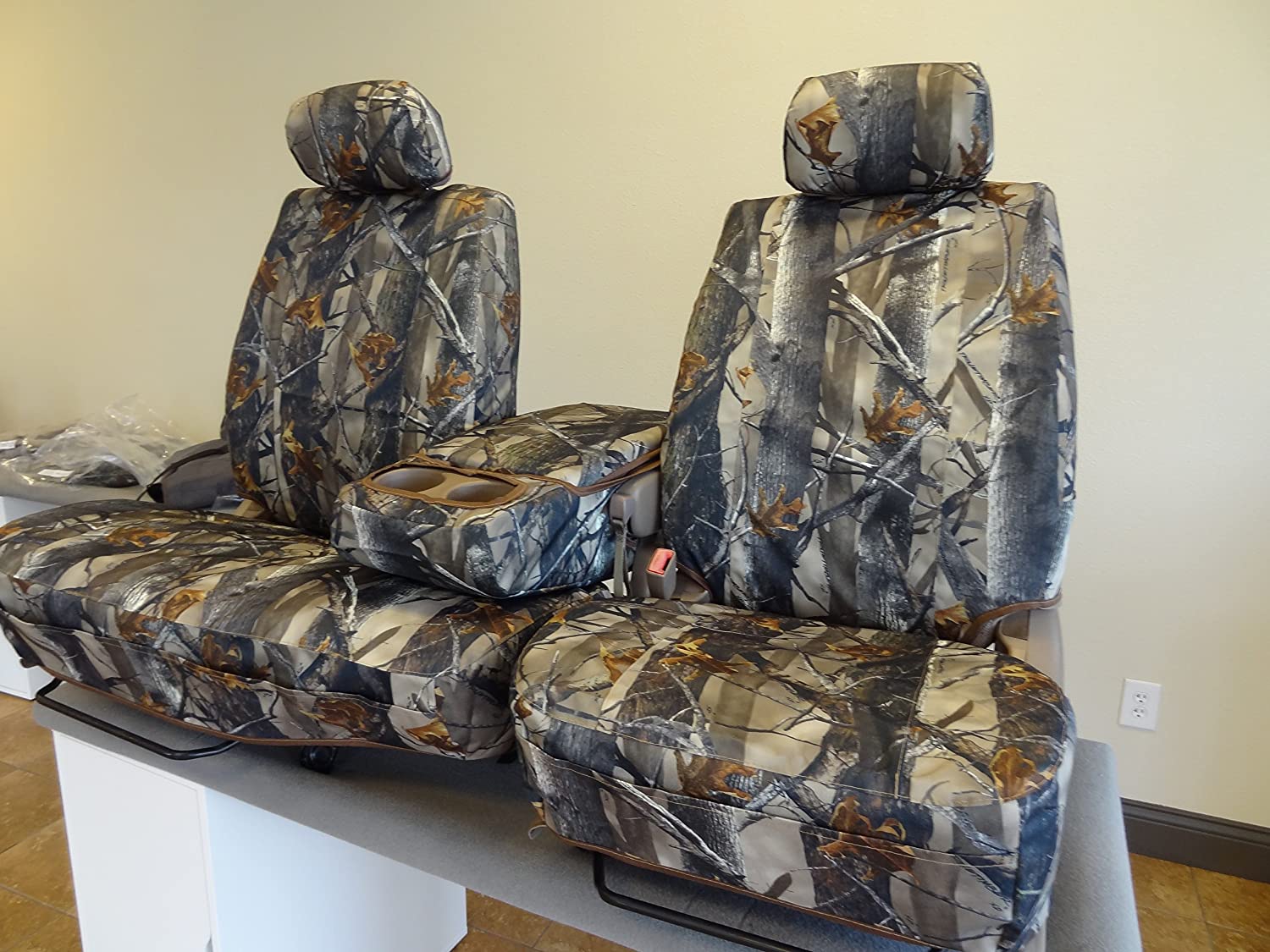 T787 2000-2004 Toyota Tundra 40/60 Split Seat With Adjustable Headrest and Center Console in XD3C Camouflage Endura