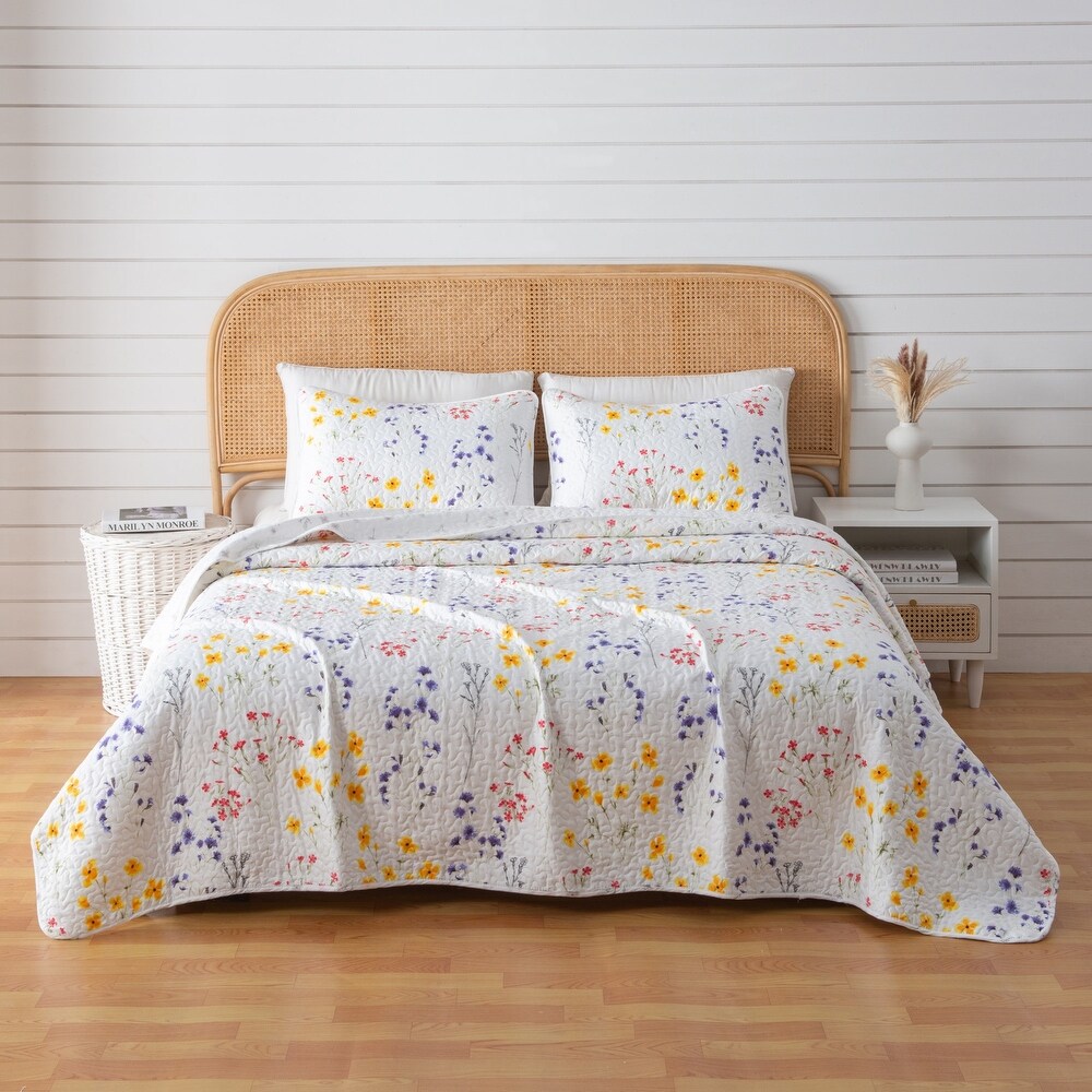 Luxurious Colorful Floral Microfiber Quilt Set With Shams