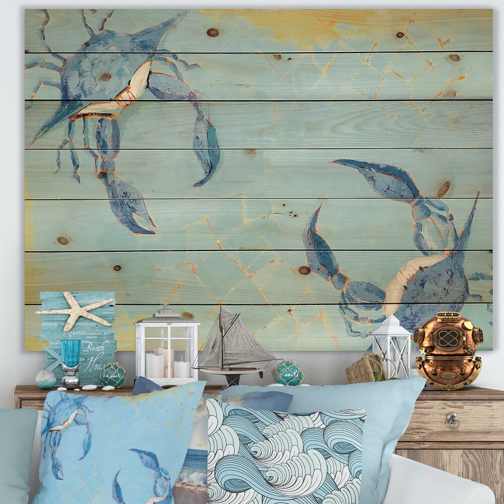 Designart 'Blue Coastal crab Battle' Nautical   Coastal Print on Natural Pine Wood   Blue