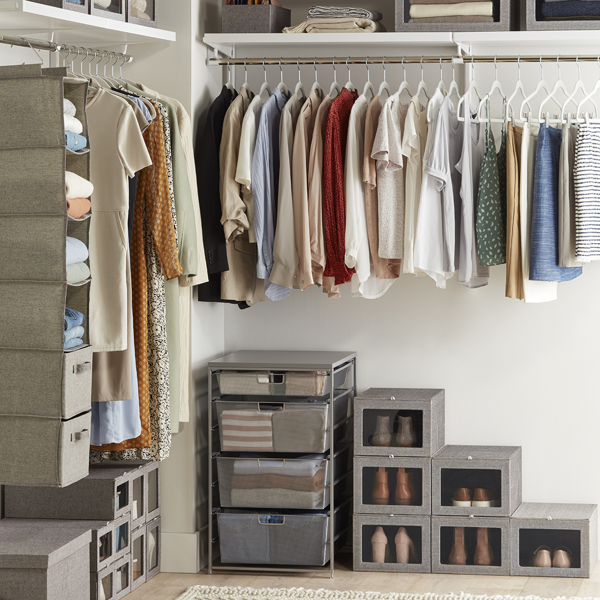 Womenx27s Small Closet with Drawers