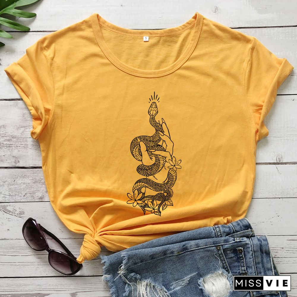 Gothic Hand With Snake T-shirt Mystical Witchy Woman Tshirt Aesthetic Spiritual Boho Witch Tee Shirt Top